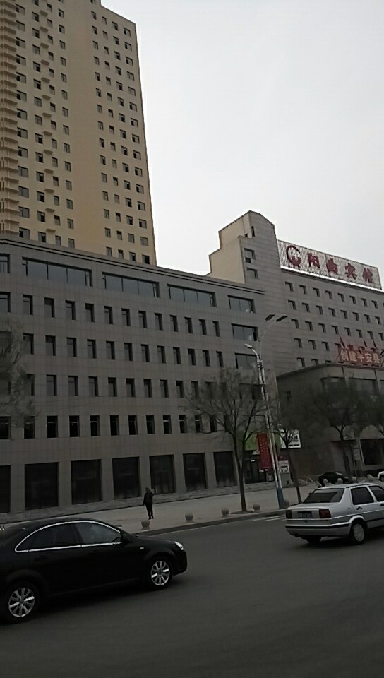 2017年（nián）11月9日陽曲縣萬辰小區安裝防火門施工作業圖（tú）片