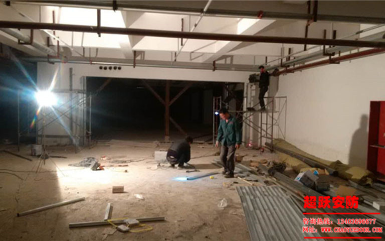 10.20府東（dōng）花園安裝防火卷簾門工地施工現場