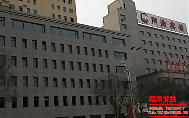 2017年11月9日陽曲縣萬辰小區安裝防火門施工作業圖（tú）片