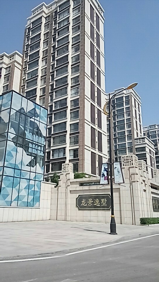 2018年5月4日臻（zhēn）觀園小區地下（xià）停車場防（fáng）火卷簾（lián）門（mén）貨到工地