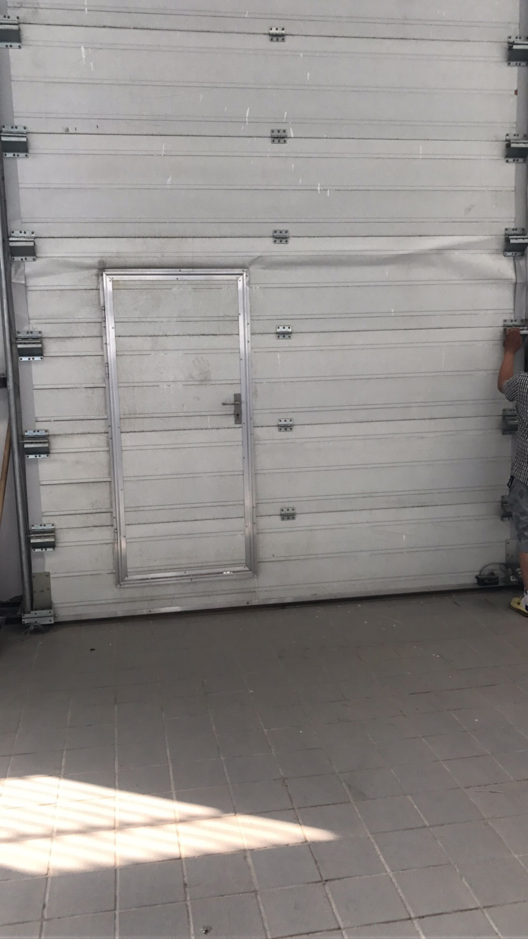 2018年7月20日哈弗4s店（diàn）維修提升門案例（lì）